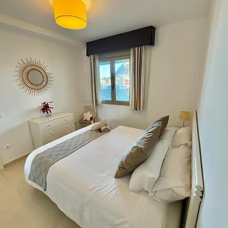 Apartament With Sea View Pool & Private Parking *