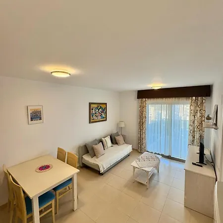 With Sea View Pool & Private Parking Apartamento *